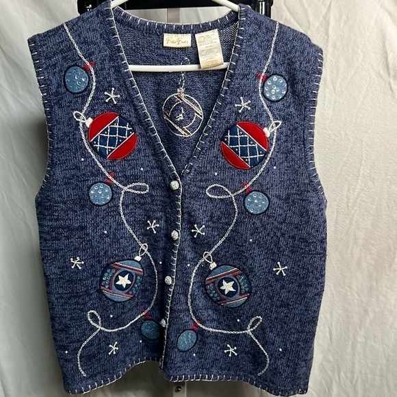 Bobbie Brooks Sweaters - Bobby brooks Christmas vest sz l